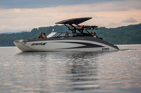 Катер Yamaha 255XE